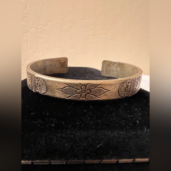 Elegant Silver Floral Cuff Bracelet